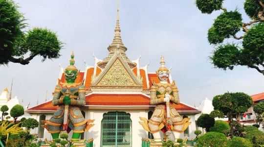 ワットアルン（暁の寺院)